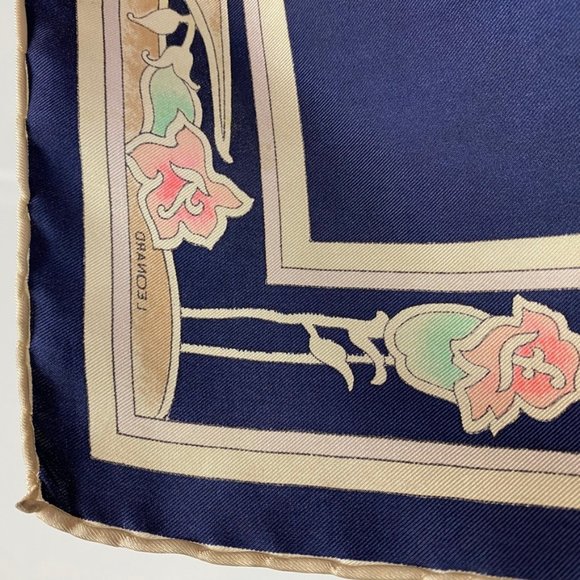 Authentic Leonard Scarf - Picture 7 of 7